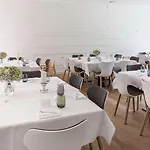 Scotty & Emily Hotel 4*