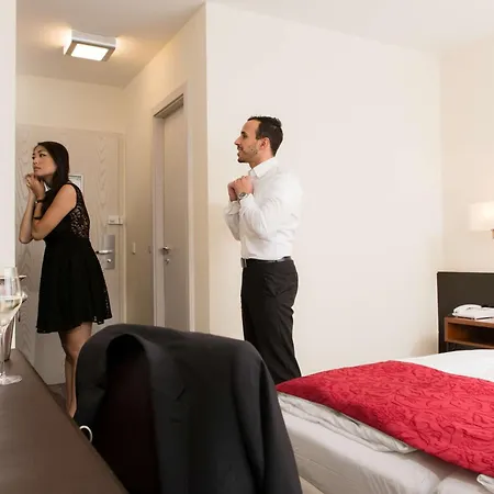 Scotty & Emily Hotel