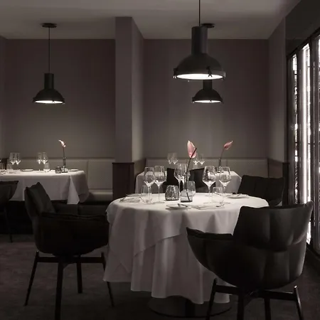 Scotty & Emily Hotel