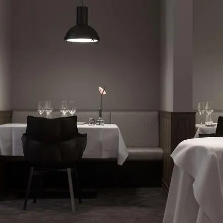 Hotel Scotty & Emily