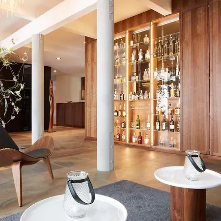 Scotty & Emily Hotel