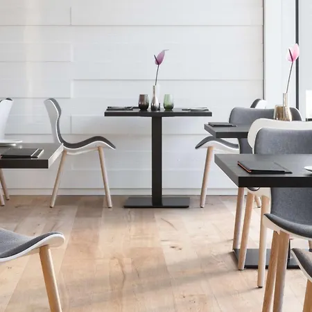 Hotel Scotty & Emily