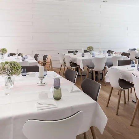Scotty & Emily Hotel 4*