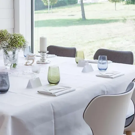 Scotty & Emily Hotel