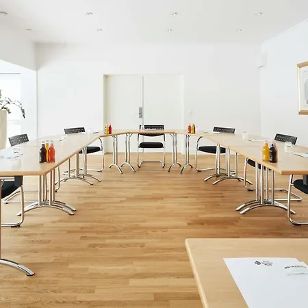 Scotty & Emily Hotel 4*