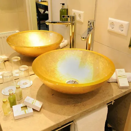 Western Atrium Hotel 4*