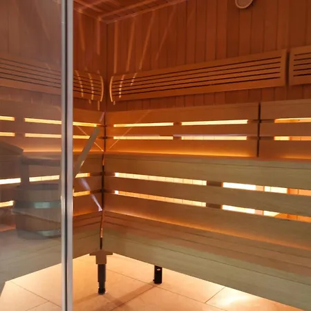 Hotel Scotty & Emily