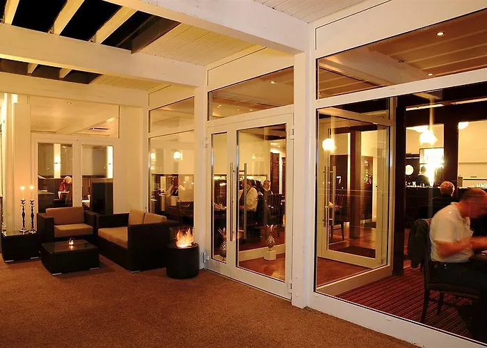 Scotty & Emily אולם