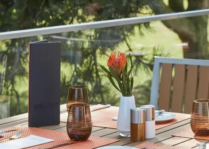 Scotty & Emily מלון אולם