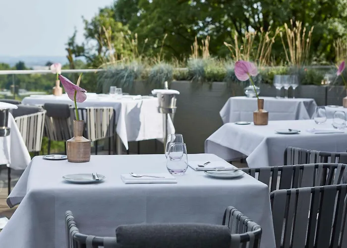 מלון Scotty & Emily אולם