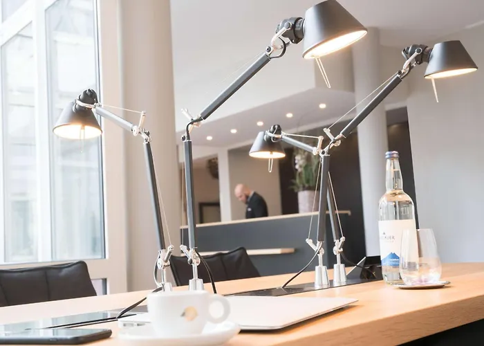 Scotty & Emily מלון 4*