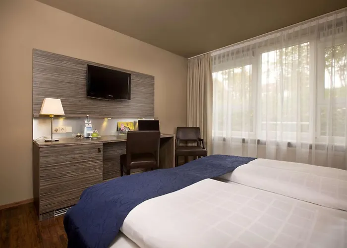 Scotty & Emily מלון