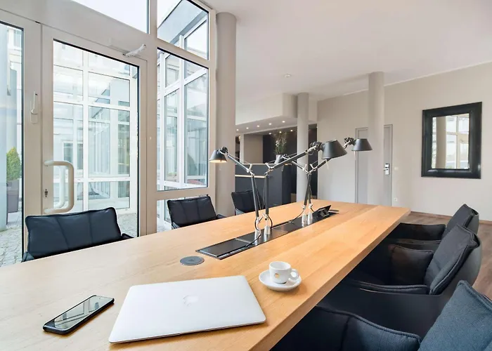 מלון Scotty & Emily אולם