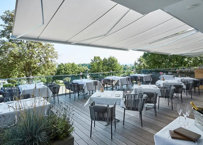 Scotty & Emily אולם