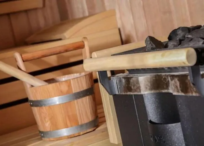 Scotty & Emily מלון