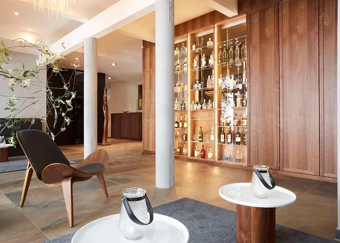 Scotty & Emily מלון