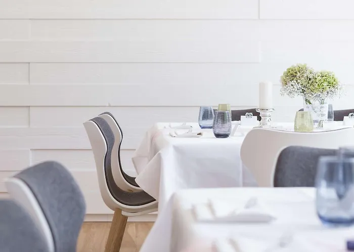 Scotty & Emily אולם