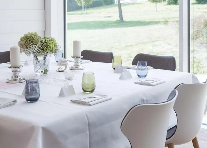 Scotty & Emily מלון