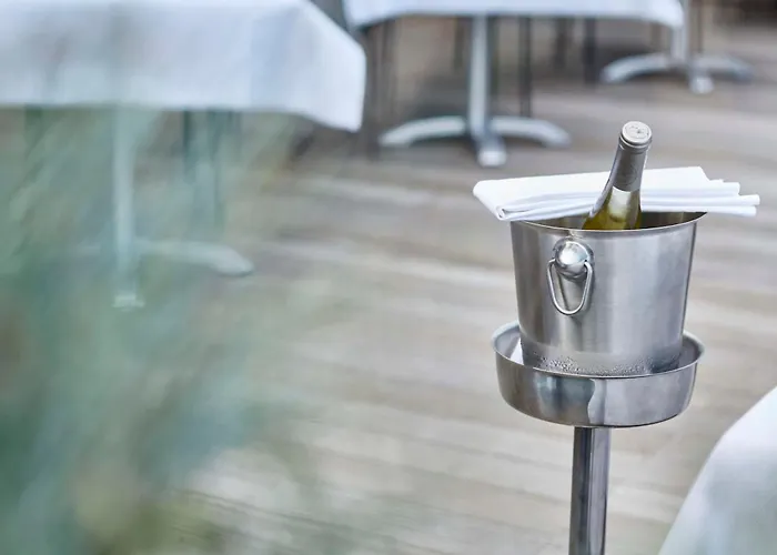 מלון Scotty & Emily 4*