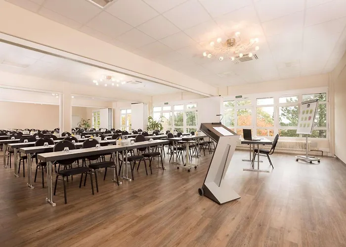 מלון Scotty & Emily אולם