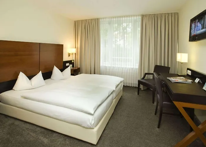 מלון Scotty & Emily 4*