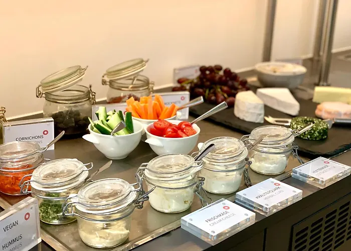 מלון Scotty & Emily אולם