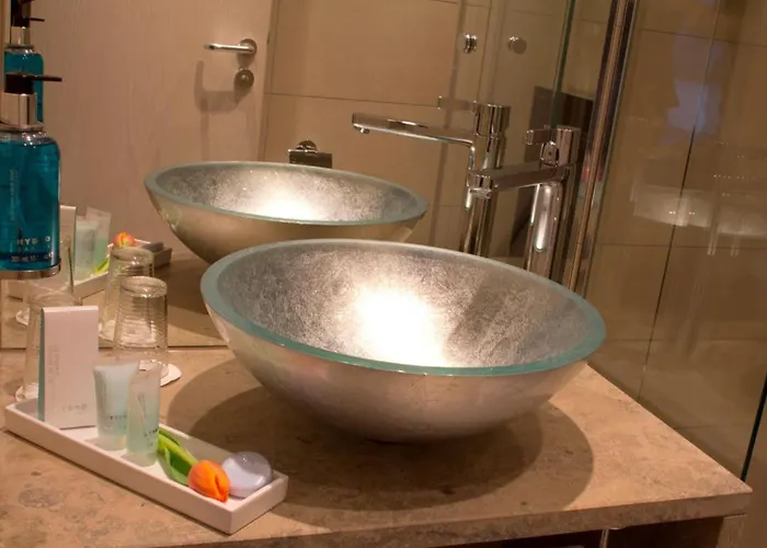 מלון Scotty & Emily