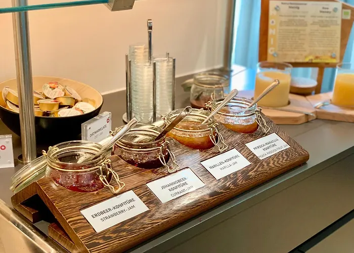 Scotty & Emily מלון