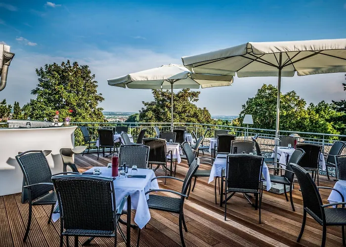 מלון Scotty & Emily 4*