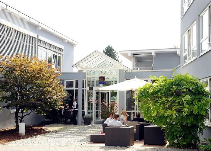 Scotty & Emily אולם