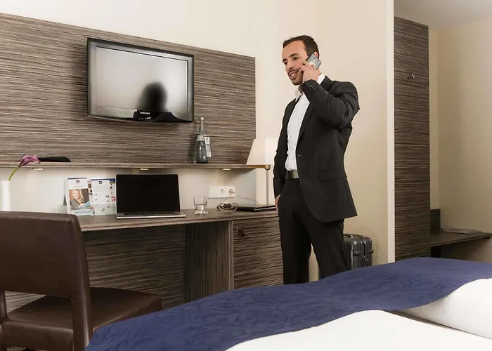 מלון Scotty & Emily 4*